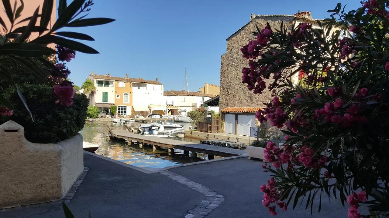 Apartament Les Pieds Dans L'Eau Grimaud 0*,  Francja